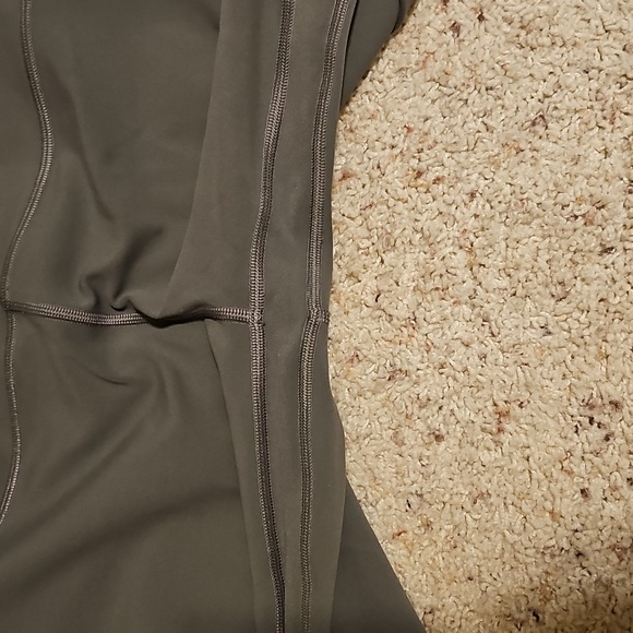 Lululemon High Rise Align Leggings - 28 Inch Inseam - Picture 4 of 10